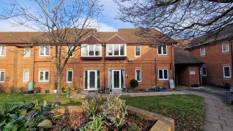 2 bed property for sale in Rosewood Gardens, High Wycombe HP12, £125,000