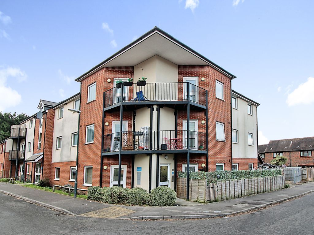 2 bed flat for sale in Forest Road, Midhurst, West Sussex GU29, £48,750