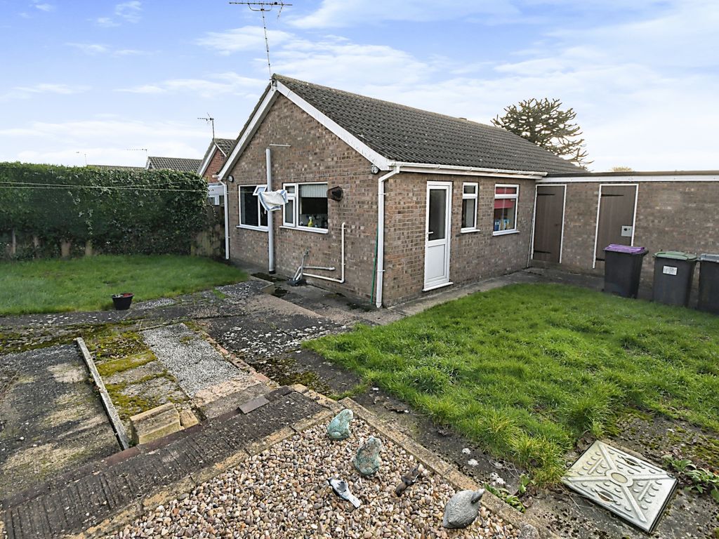 3 bed bungalow for sale in Mill Moor Way, North Hykeham, Lincoln, Lincolnshire LN6, £215,000