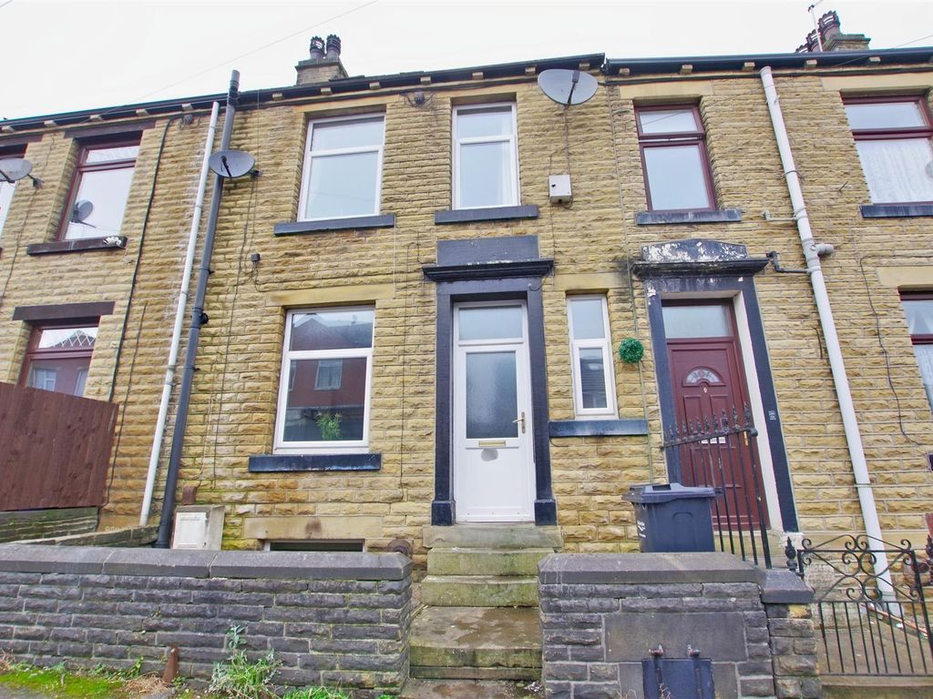 3 bed terraced house for sale in Catherine Street, Elland HX5, £110,000