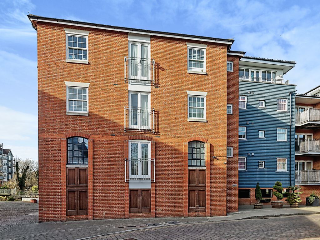 2 bed flat for sale in Ripple Court, Barton Mill Road, Canterbury, Kent CT1, £200,000