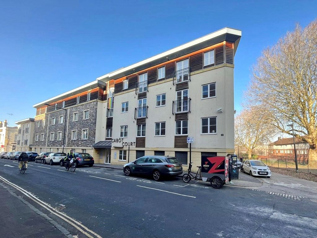 1 bed flat for sale in Cabot Court, Braggs Lane, Bristol BS2, £190,000