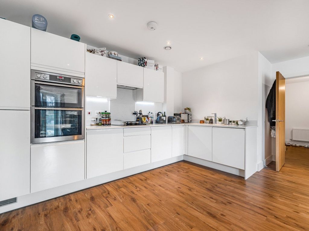 1 bed flat for sale in Guildford, Surrey GU1, £300,000