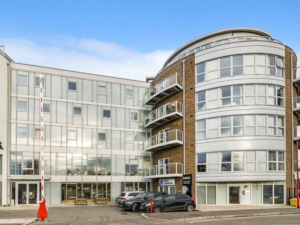 1 bed flat for sale in Guildford, Surrey GU1, £300,000