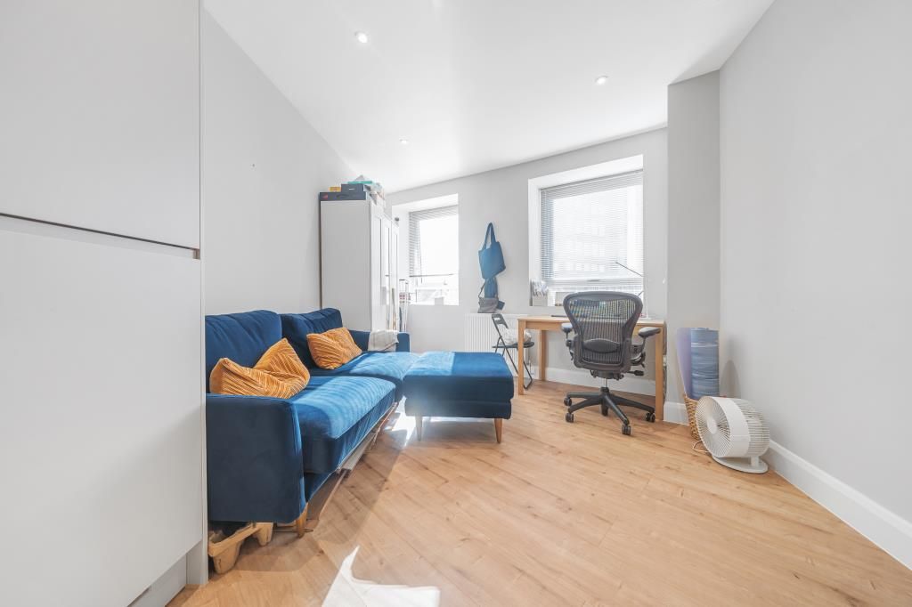 1 bed flat for sale in Stanmore, Middlesex HA7, £250,000