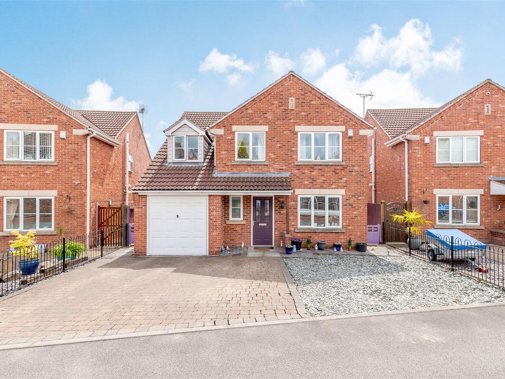 5 bed detached house for sale in Western Close, Mansfield NG18, £300,000