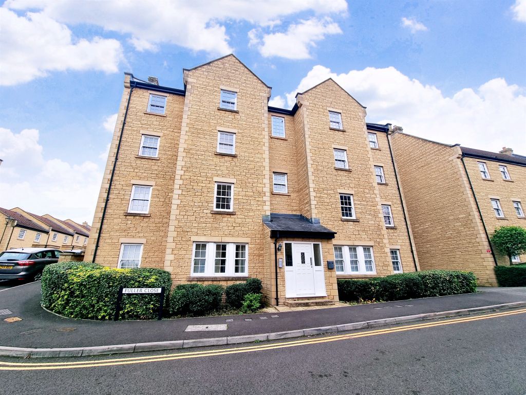2 bed flat for sale in Fuller Close, Chippenham SN15, £140,000