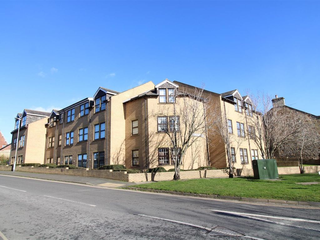2 bed flat for sale in Meadowfield Park, Ponteland, Newcastle Upon Tyne, Northumberland NE20, £110,000