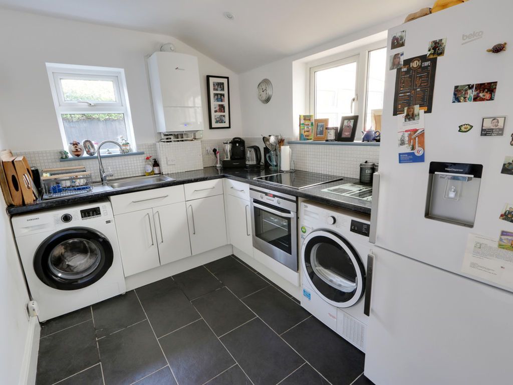 1 bed flat for sale in Elmsleigh Drive, Leigh-On-Sea SS9, £220,000
