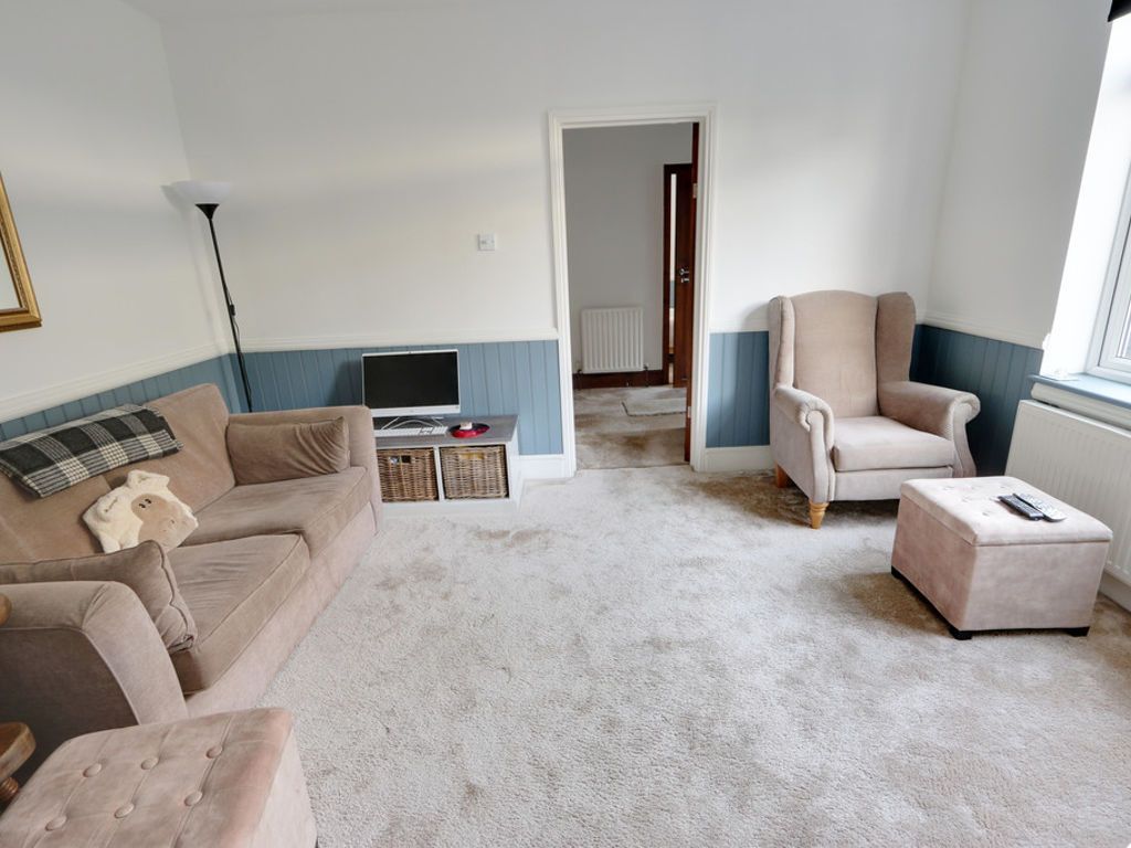 1 bed flat for sale in Elmsleigh Drive, Leigh-On-Sea SS9, £220,000