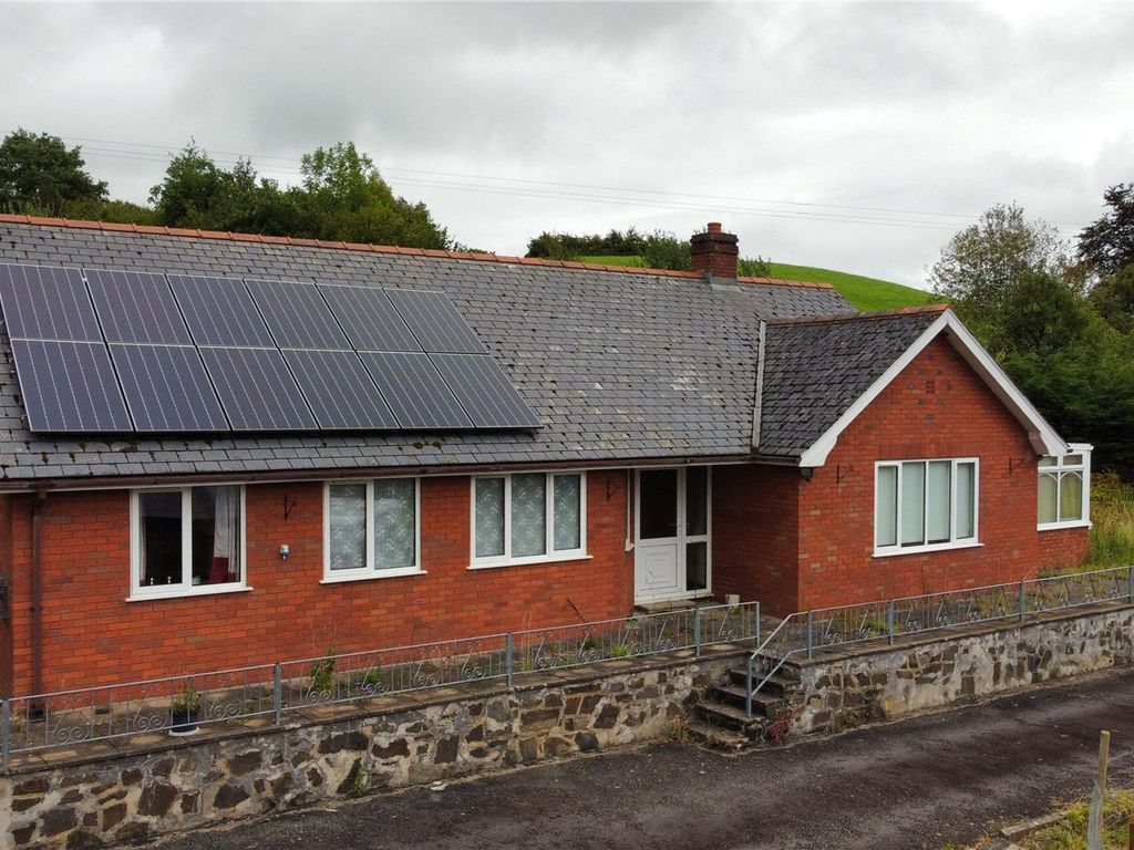 3 bed bungalow for sale in Y Fan, Llanidloes, Powys SY18, £310,000