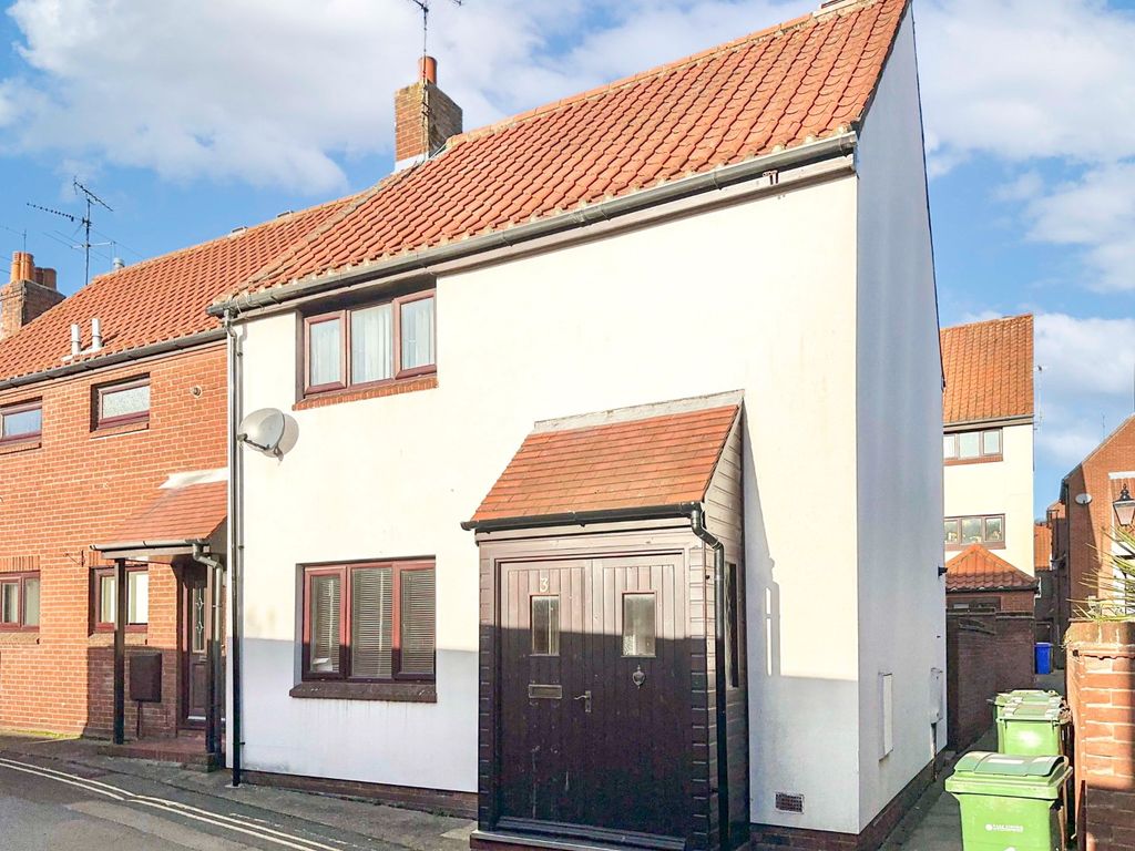 2 bed end terrace house for sale in Dog & Duck Lane, Beverley HU17, £175,000