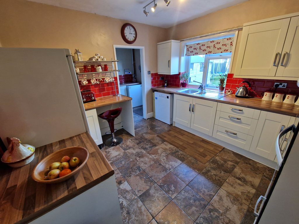 3 bed semi-detached house for sale in Roden Lane, Telford TF6, £295,000