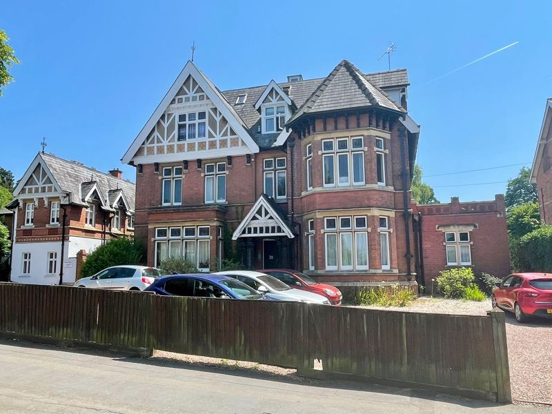 2 bed flat for sale in Aylestone Hill, Hereford HR1, £164,950