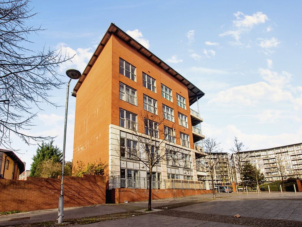 2 bed flat for sale in Alfred Knight Way, Birmingham B15, £190,000