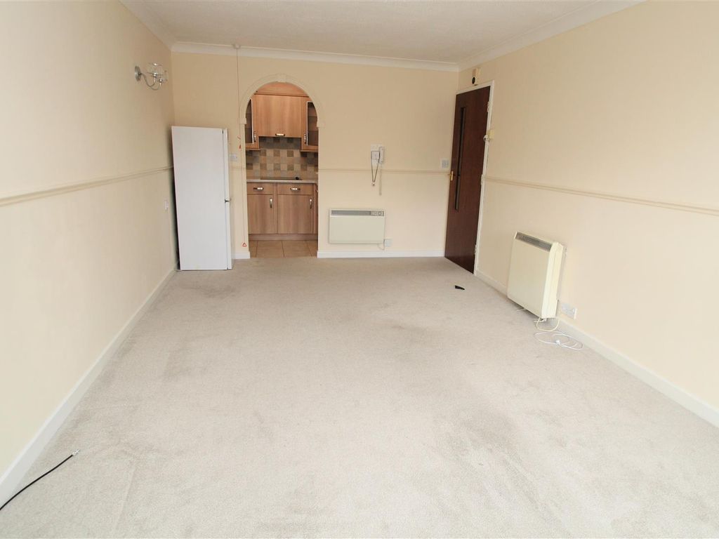 1 bed flat for sale in Bellingham Lane, Rayleigh SS6, £170,000