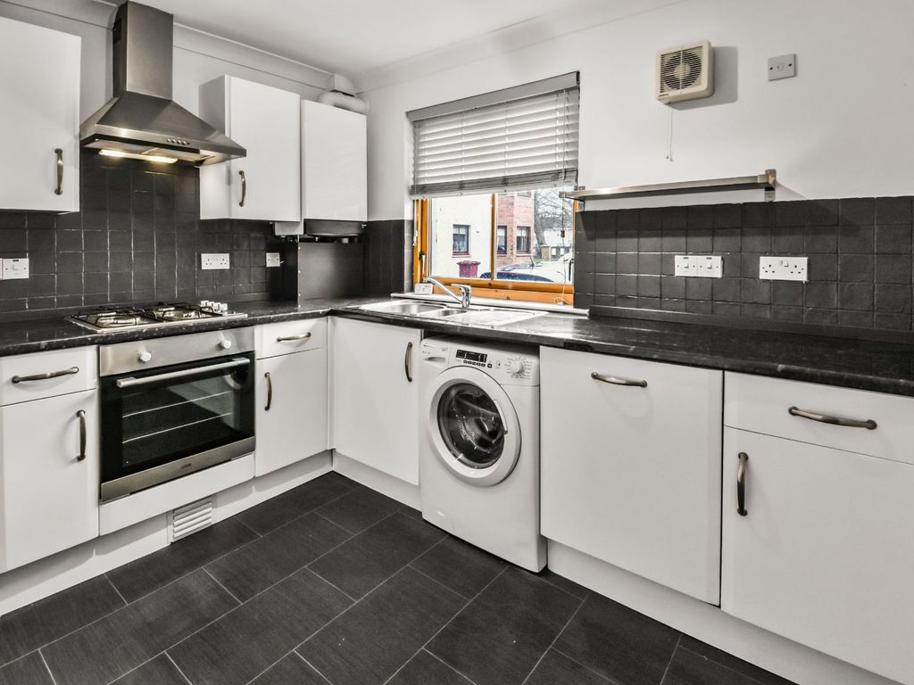 3 bed flat for sale in Old Glasgow Road, Uddingston, Glasgow G71, £180,000