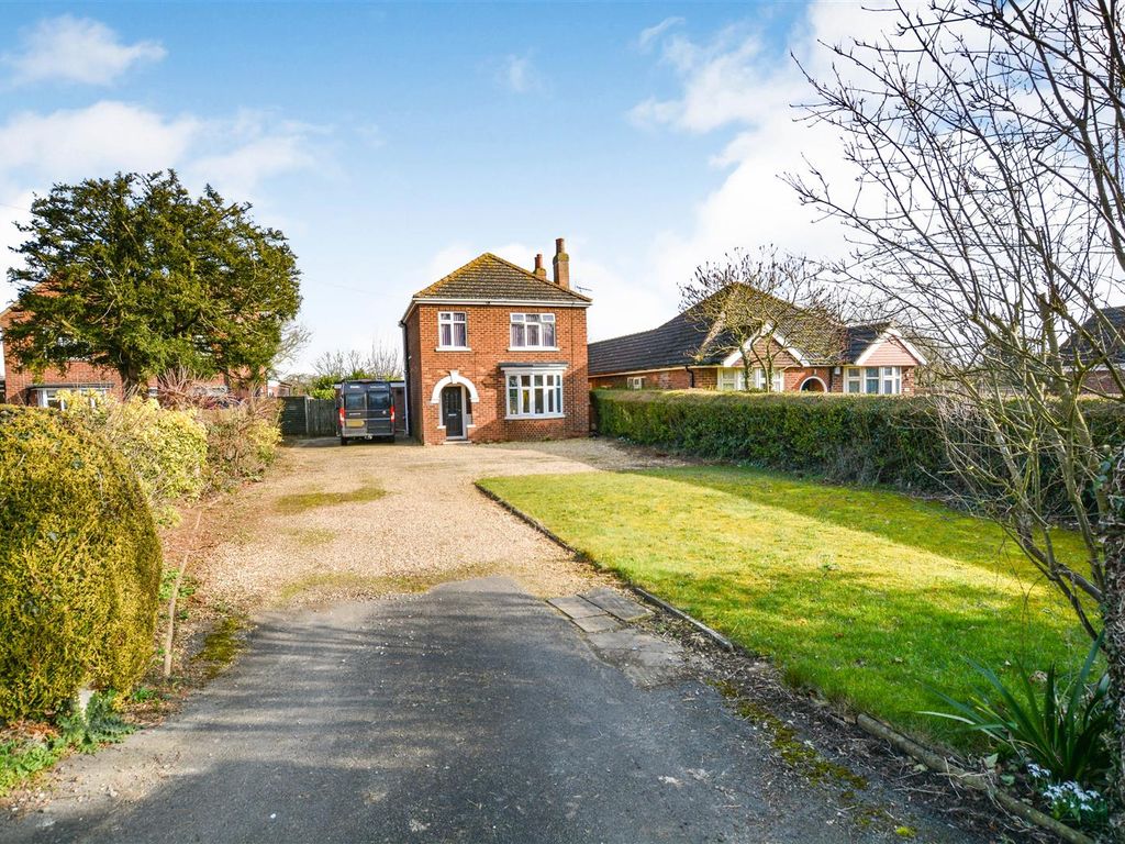 3 bed detached house for sale in Brigg Road, Hibaldstow, Brigg DN20, £285,000