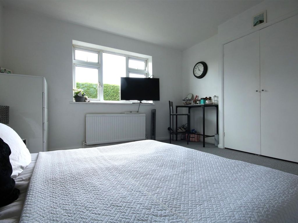 2 bed maisonette for sale in Albert Road, Ashtead KT21, £315,000