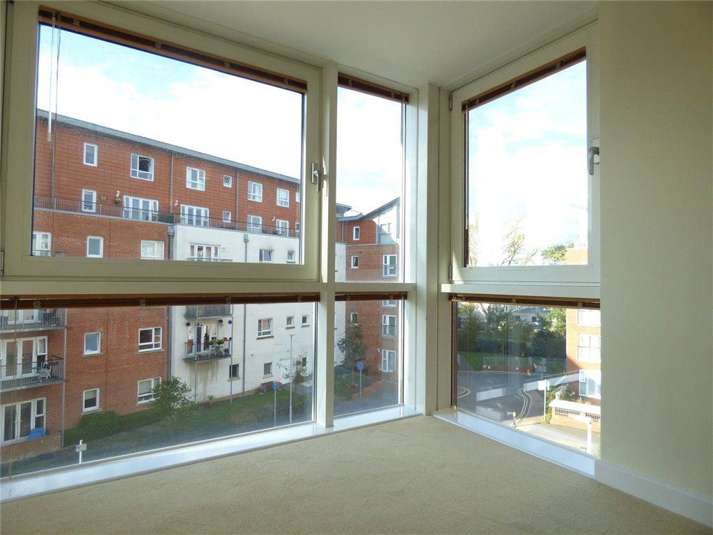 1 bed flat for sale in Avenel Way, Poole BH15, £189,950