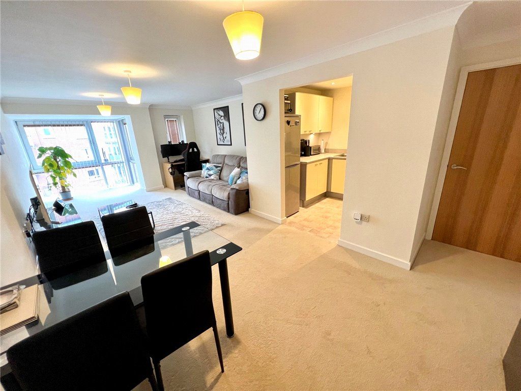 1 bed flat for sale in Avenel Way, Poole BH15, £189,950