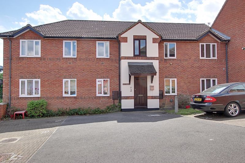1 bed flat for sale in Orchard Road, Trowbridge BA14, £115,000