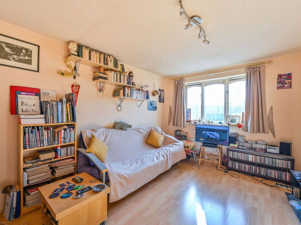 1 bed flat for sale in Telegraph Place, Isle Of Dogs, London E14, £315,000