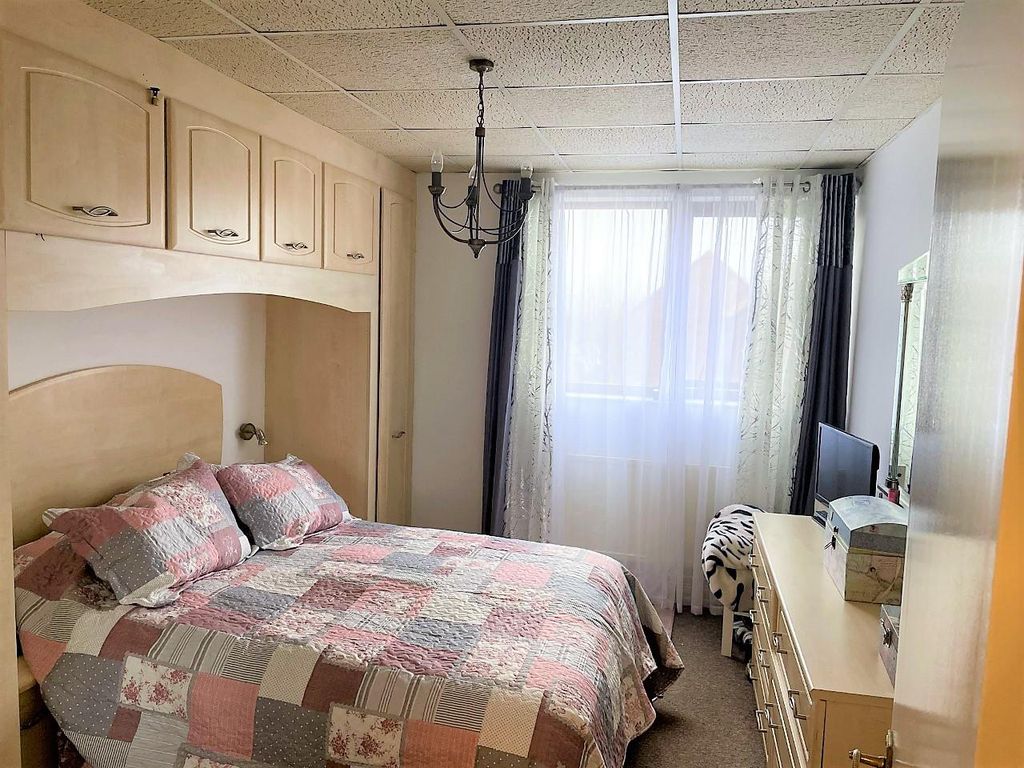 1 bed flat for sale in Heath Court, Heath Close West Cross, Swansea SA3, £185,000