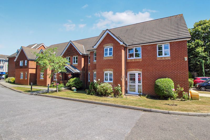 1 bed property for sale in Chaldon Road, Caterham CR3, £89,950