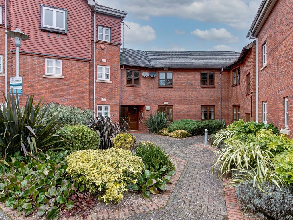 2 bed flat for sale in Old Hall Gardens, Shirley, Solihull B90, £180,000