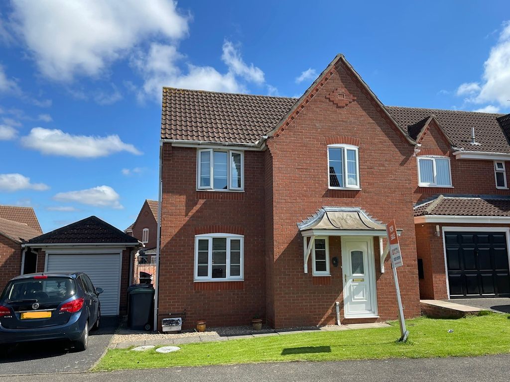 3 bed detached house for sale in Swallow Close, Sleaford NG34, £210,000