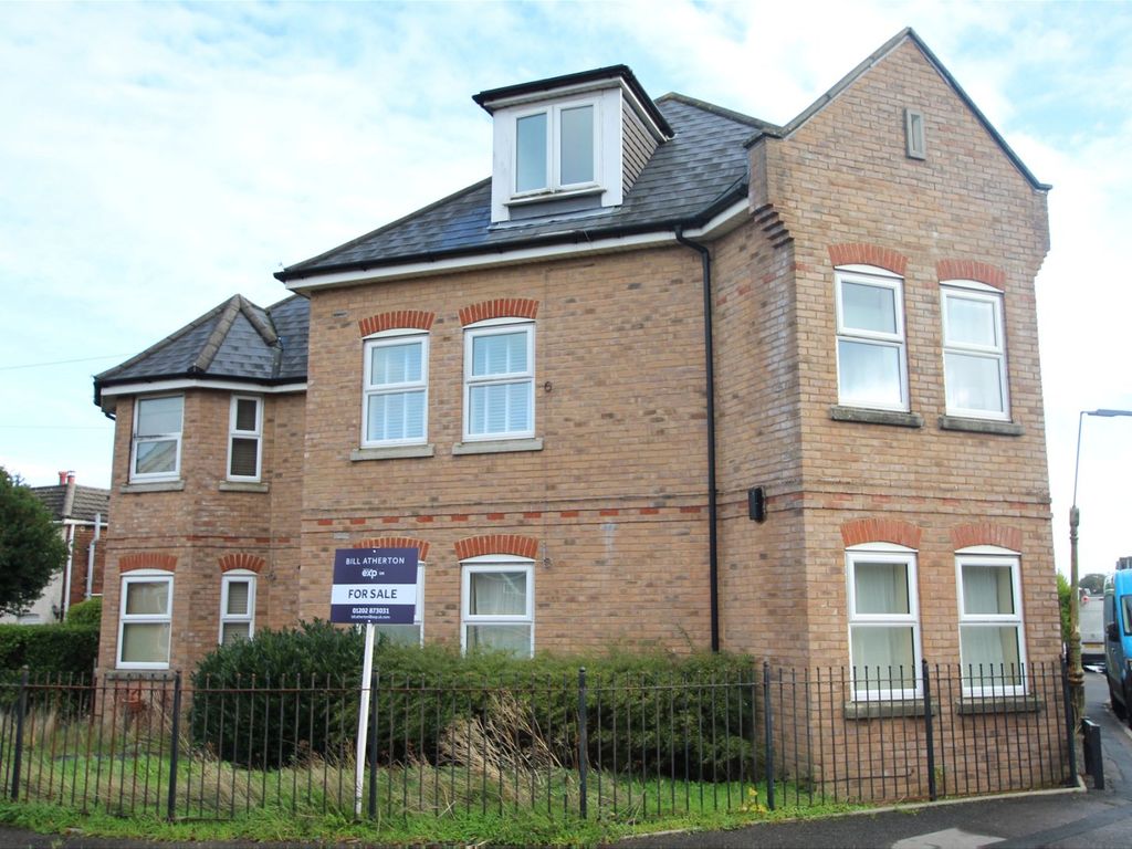2 bed flat for sale in Nursery Road, Bournemouth BH9, £197,950