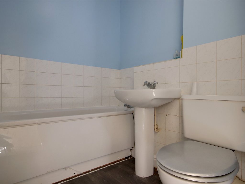 1 bed flat for sale in Harston Drive, Enfield EN3, £185,000