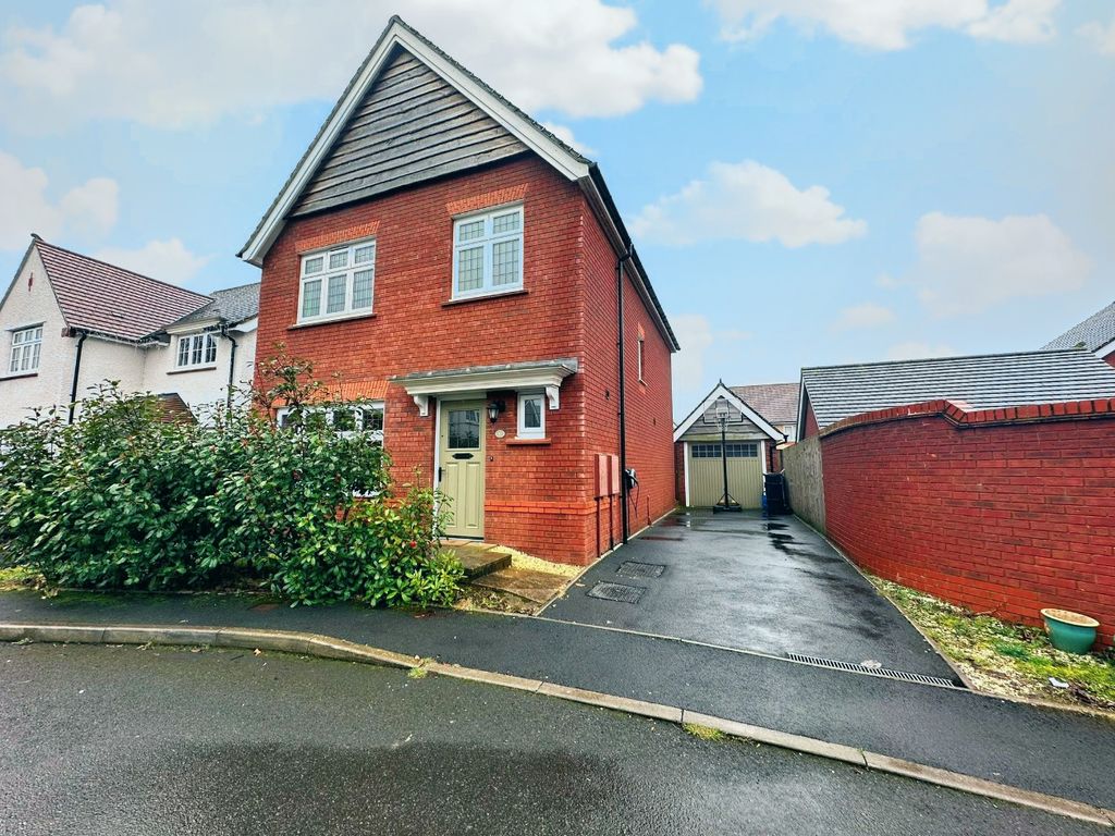 3 bed detached house for sale in Foxglove, Trelewis CF46, £280,000