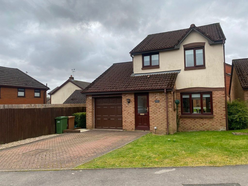 3 bed detached house for sale in Priors Gate, Oakdale, Blackwood NP12, £300,000