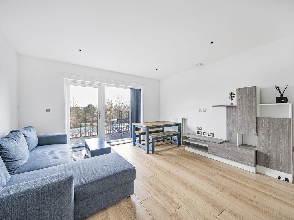 1 bed flat for sale in Brumwell Avenue, London SE18, £335,000