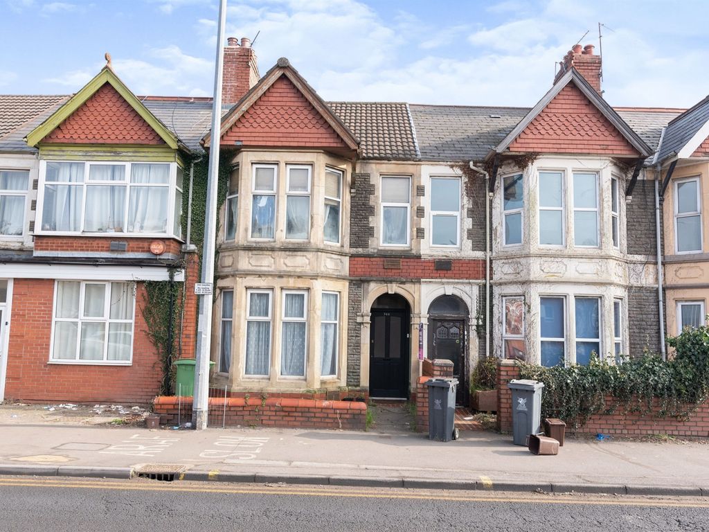 2 bed flat for sale in North Road, Cardiff CF14, £90,000