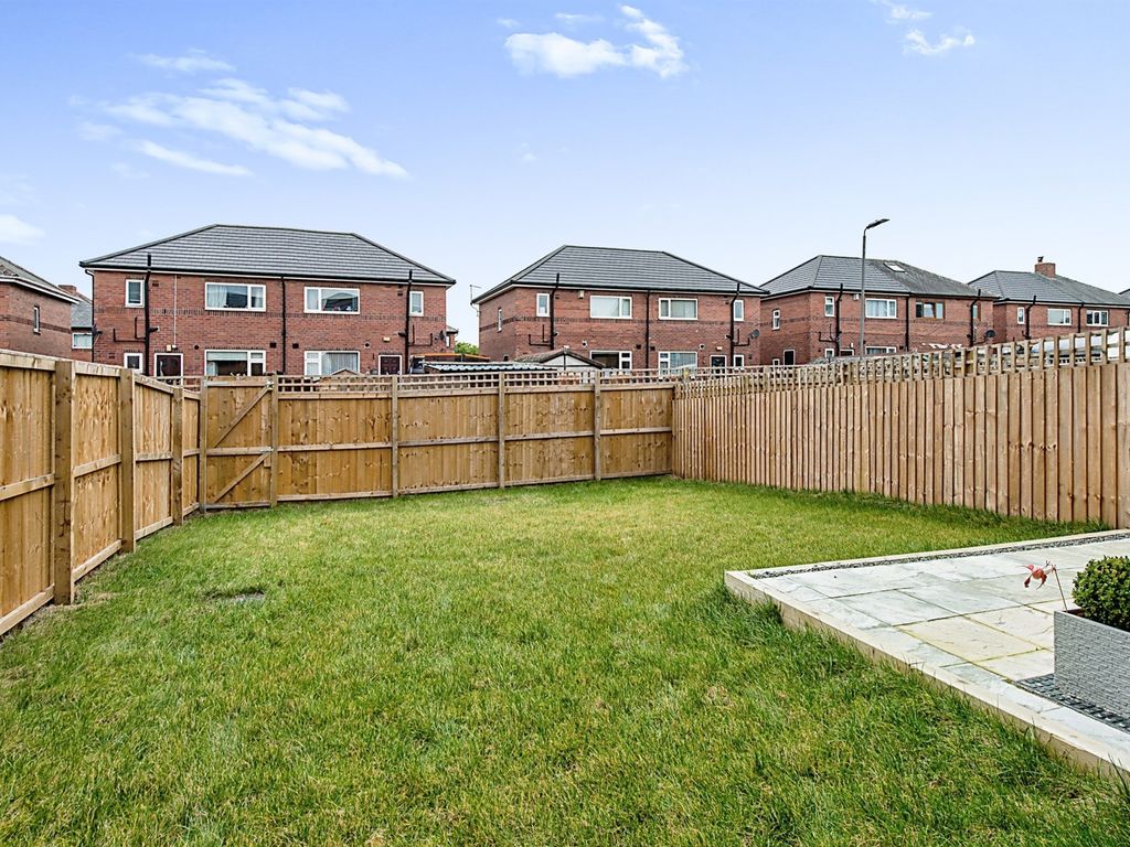 3 bed town house for sale in Colliery Drive, Hemsworth, Pontefract WF9, £200,000