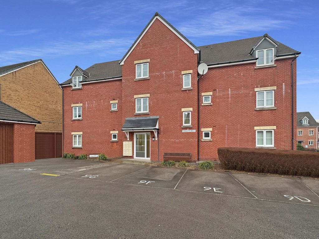 1 bed flat for sale in Knights Walk, Caerphilly CF83, £125,000