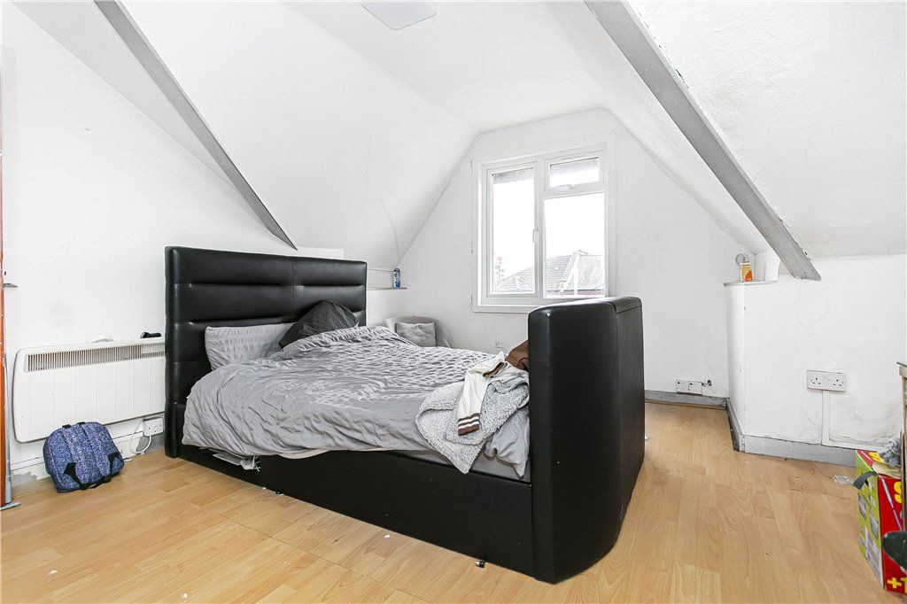 2 bed flat for sale in Brigstock Road, Thornton Heath, Surrey CR7, £115,000