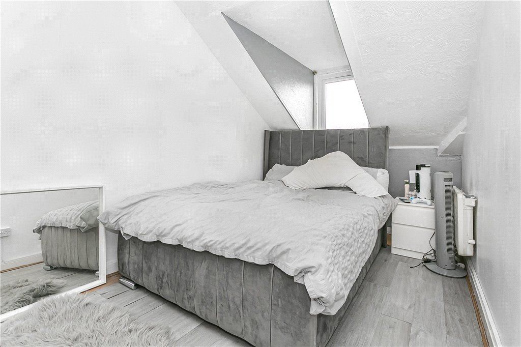 2 bed flat for sale in Brigstock Road, Thornton Heath, Surrey CR7, £115,000