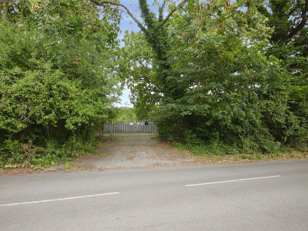 Land for sale in Doddinghurst Road, Doddinghurst, Brentwood, Essex CM15, £140,000