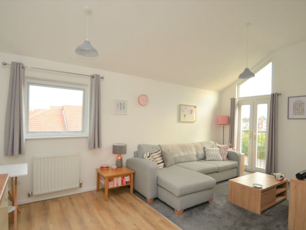 2 bed flat for sale in Follager Road, Rugby CV21, £115,000