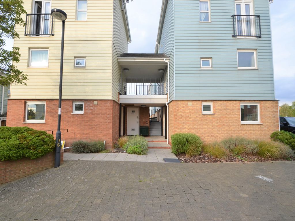 2 bed flat for sale in Follager Road, Rugby CV21, £115,000