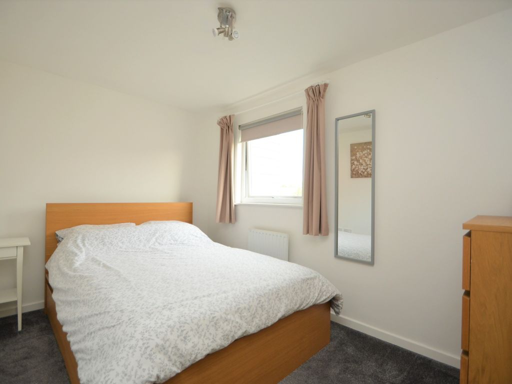 2 bed flat for sale in Follager Road, Rugby CV21, £115,000