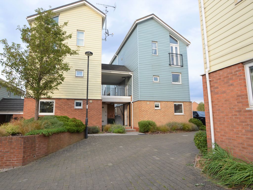 2 bed flat for sale in Follager Road, Rugby CV21, £115,000