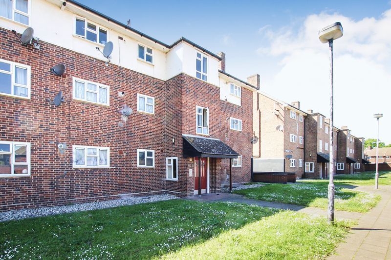 1 bed flat for sale in Eden Green, South Ockendon RM15, £169,000