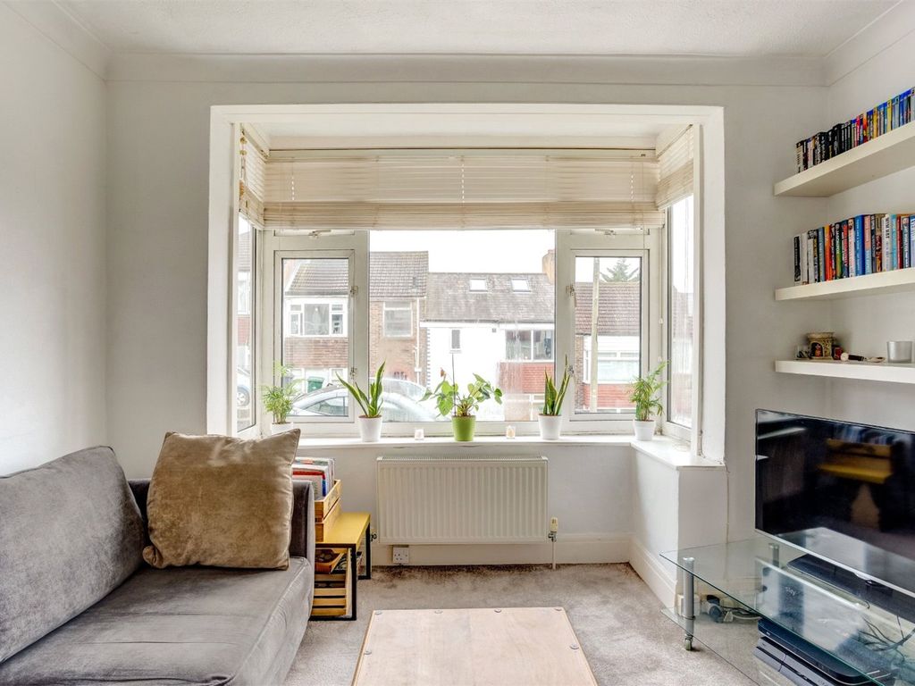 1 bed flat for sale in Milner Road, Brighton BN2, £230,000