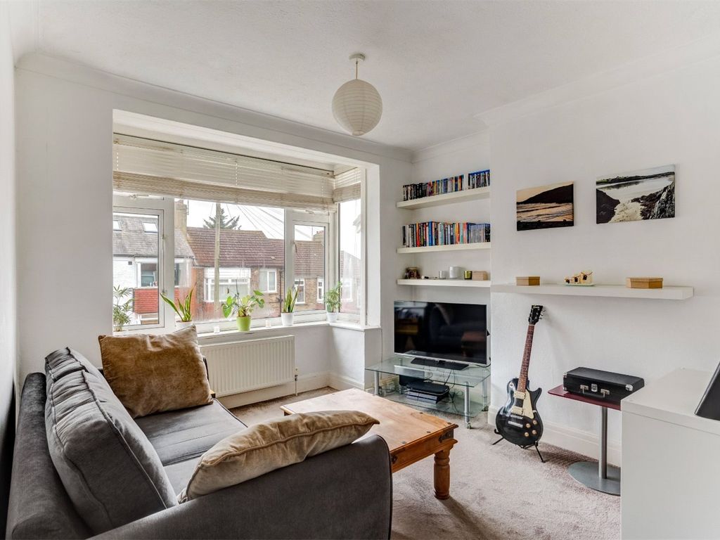 1 bed flat for sale in Milner Road, Brighton BN2, £230,000