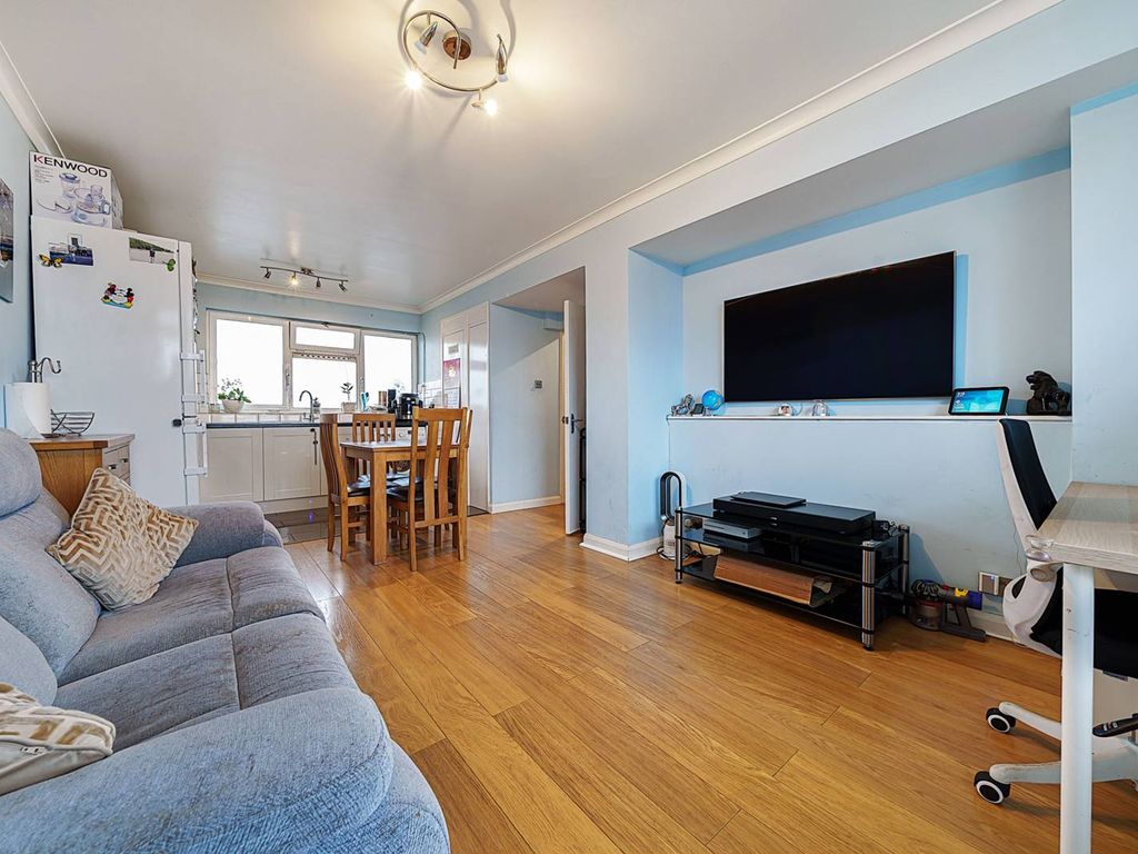 2 bed flat for sale in Redbridge Gardens, Camberwell, London SE5, £265,000
